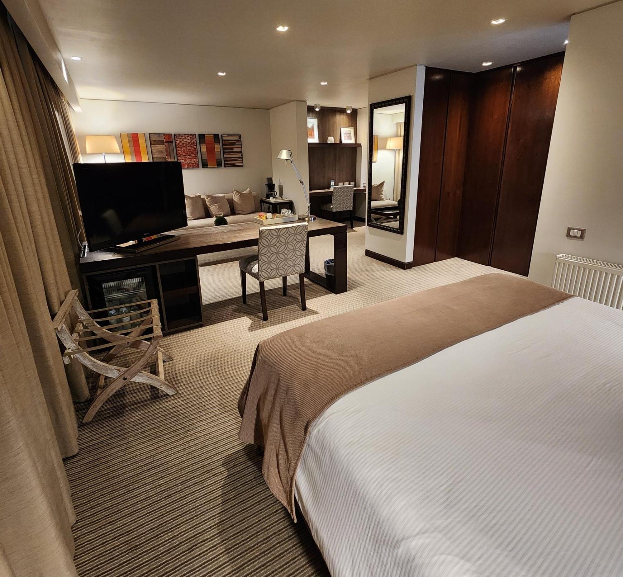 Hotel Los Espanoles Plus サンティアゴ エクステリア 写真