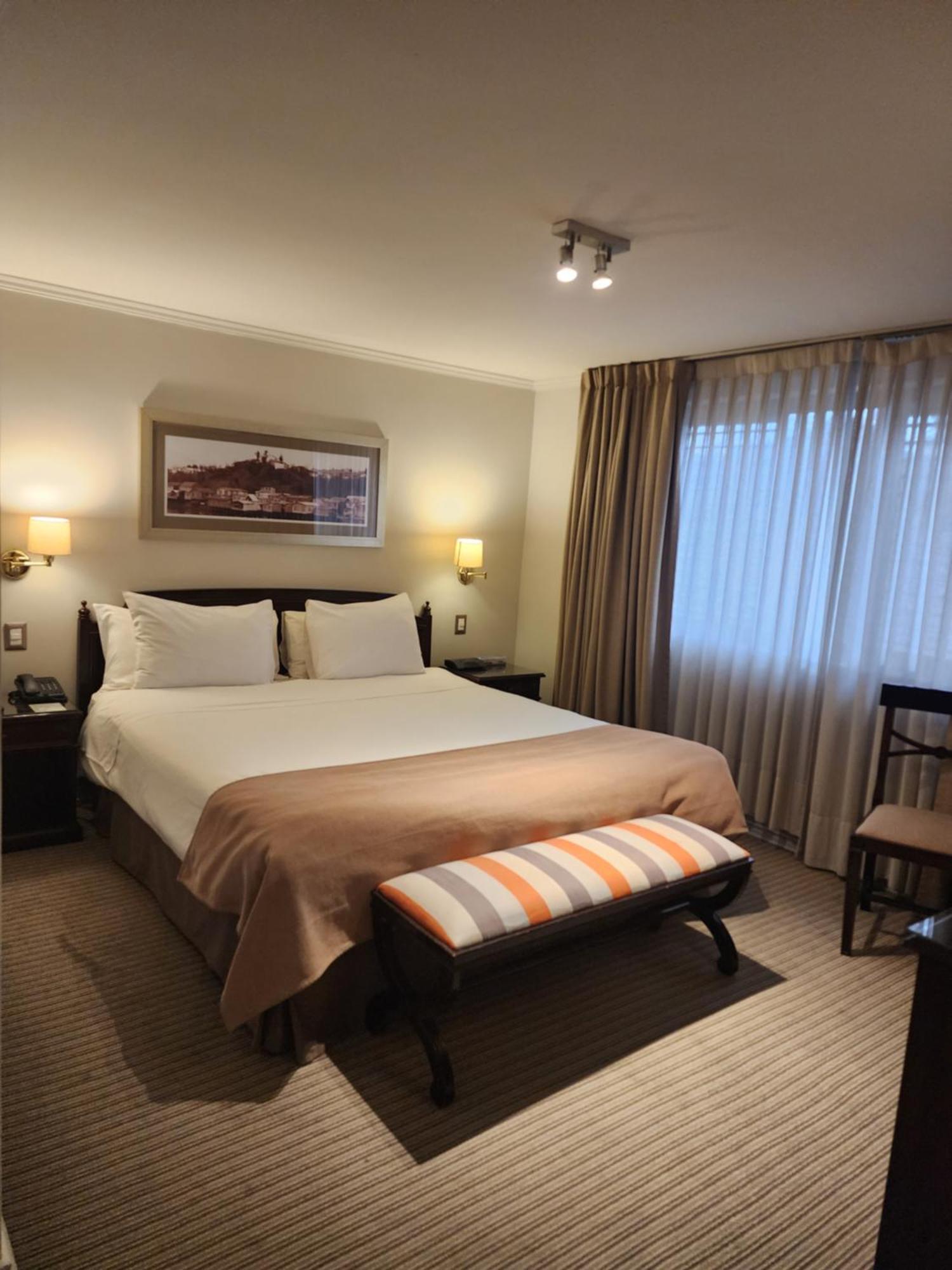 Hotel Los Espanoles Plus サンティアゴ エクステリア 写真