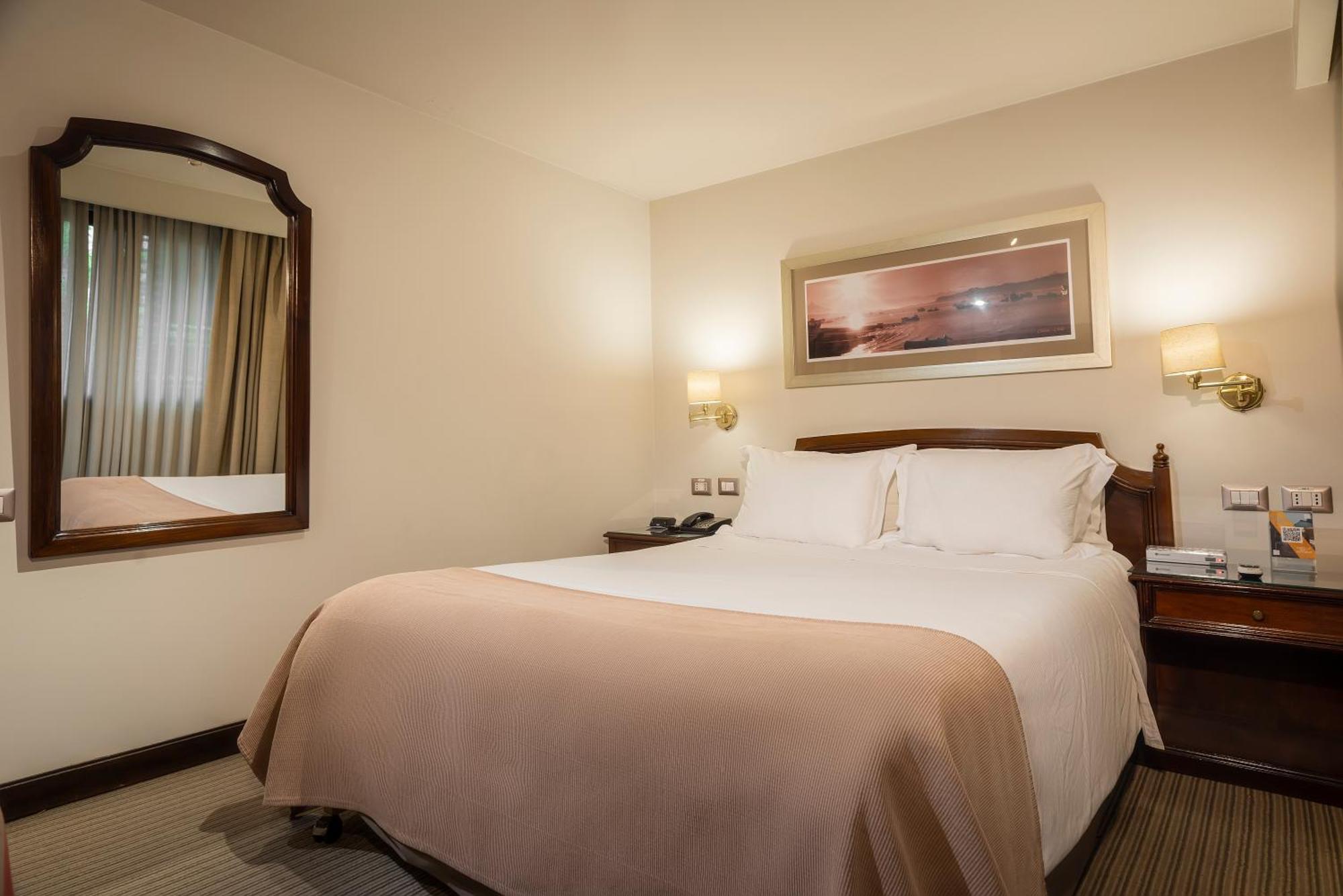 Hotel Los Espanoles Plus サンティアゴ エクステリア 写真
