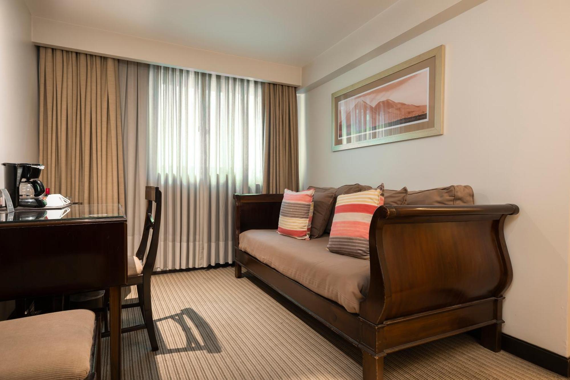 Hotel Los Espanoles Plus サンティアゴ エクステリア 写真